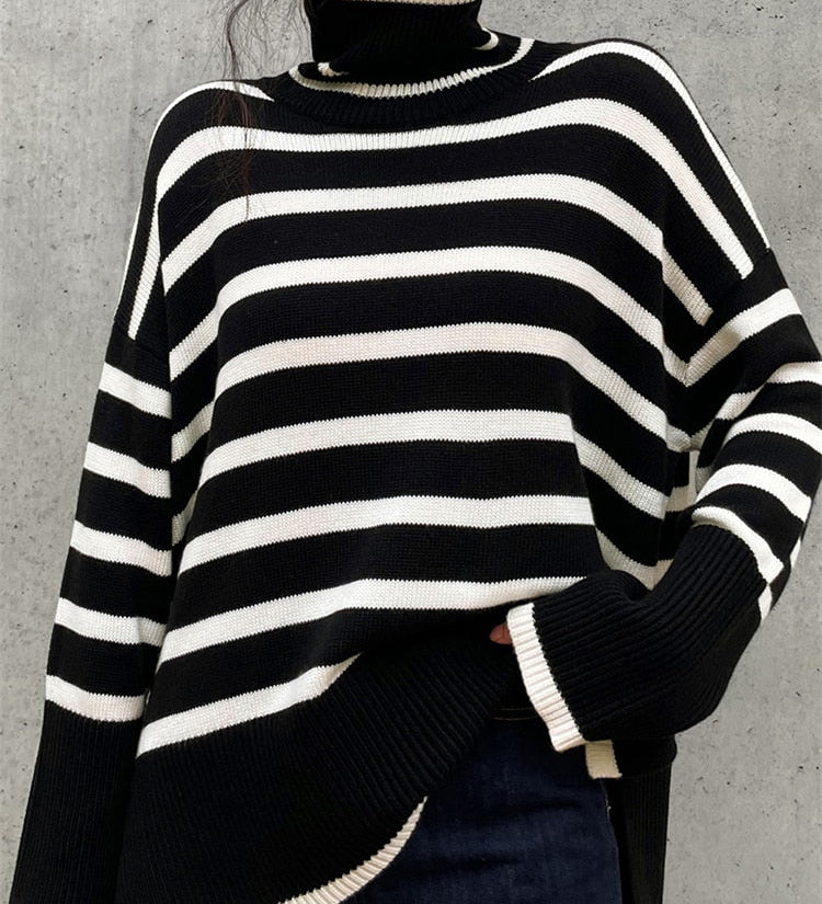 Kiara – Sweter w paski z wysokim dekoltem